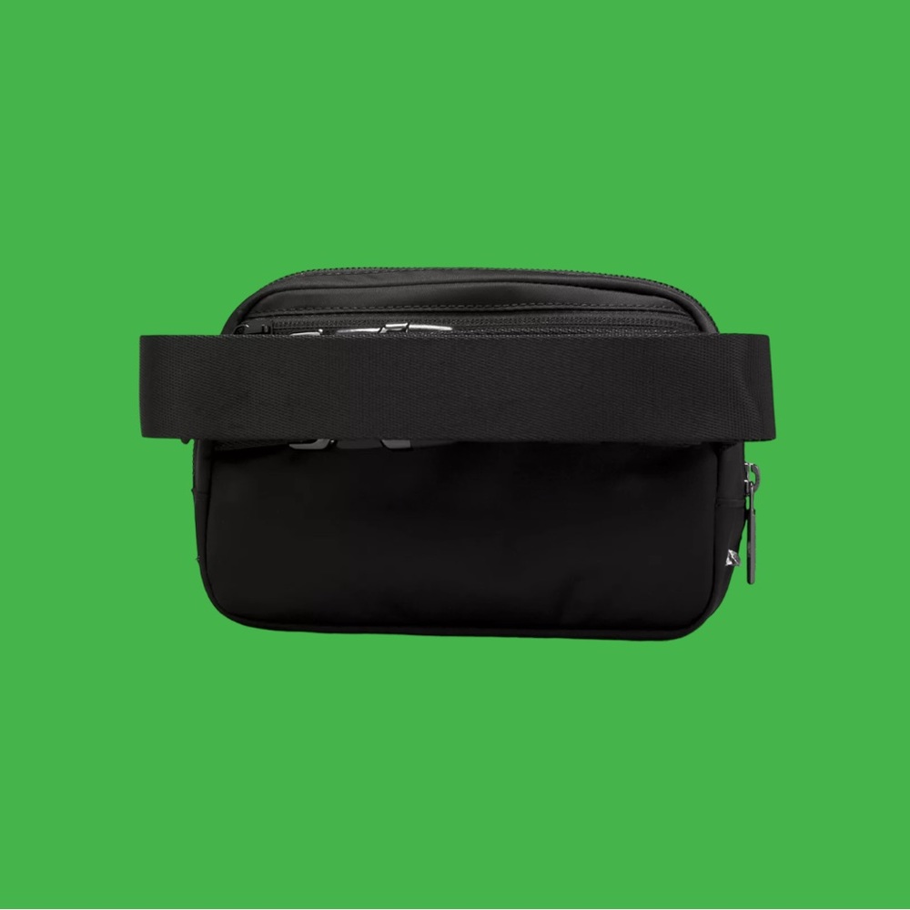 SOLD.  Lululemon MONOGRAMMED LOGO everywhere Belt bag Black/Black NWT - Picture 5 of 9